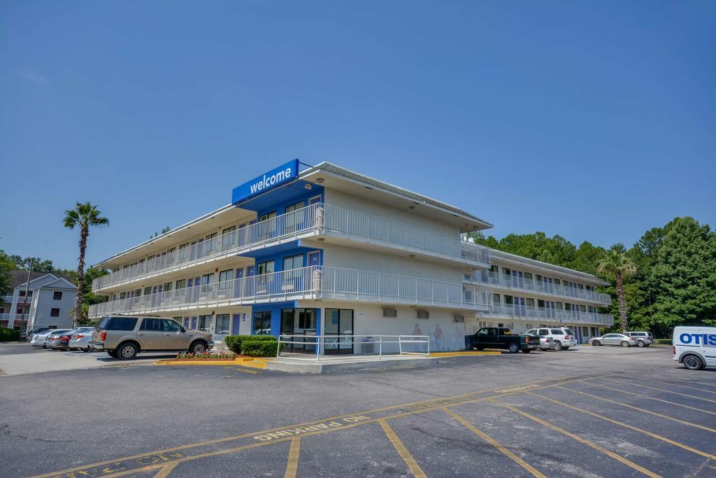 Rodeway Inn Tillmans Corner Exterior photo