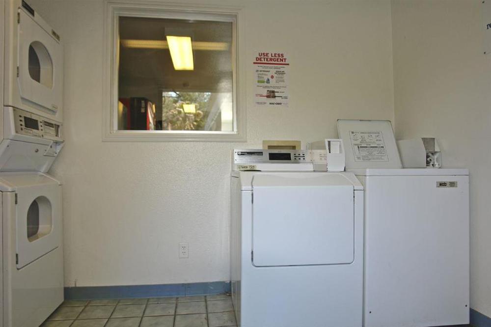 Rodeway Inn Tillmans Corner Amenities photo